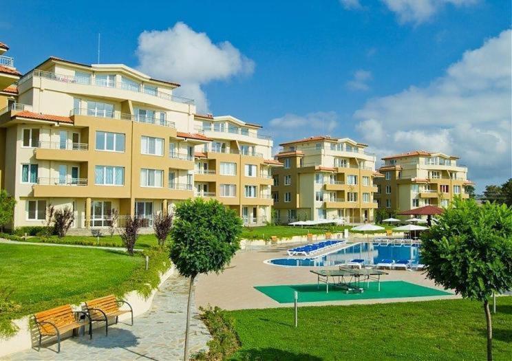 Аппартамент Pines Beach Resort Bjała Zewnętrze zdjęcie